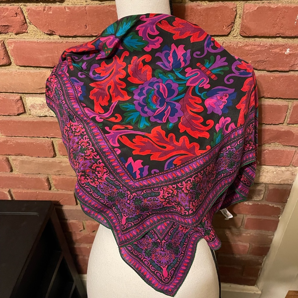 🔥
Liz Claiborne Vintage 80s Silk Neck Scarf